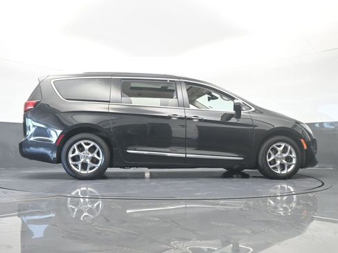 Used 2019 Chrysler Pacifica Limited image 65