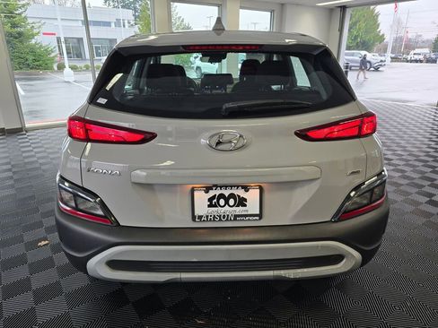 Used 2022 Hyundai Kona SE image 5