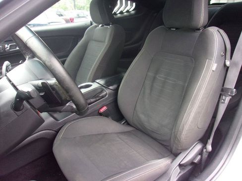 Used 2015 Ford Mustang Coupe RWD image 9