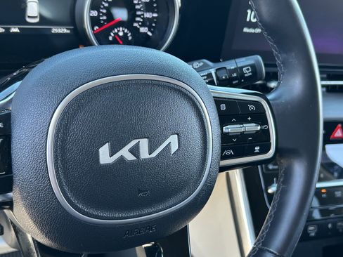 Used 2024 Kia Carnival EX FWD image 26