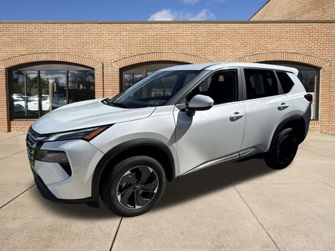 Used 2025 Nissan Rogue SV AWD/4WD image 8