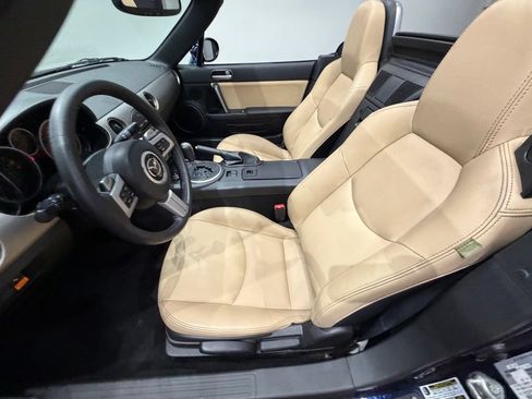 Used 2011 MAZDA MX-5 Miata Grand Touring RWD image 30