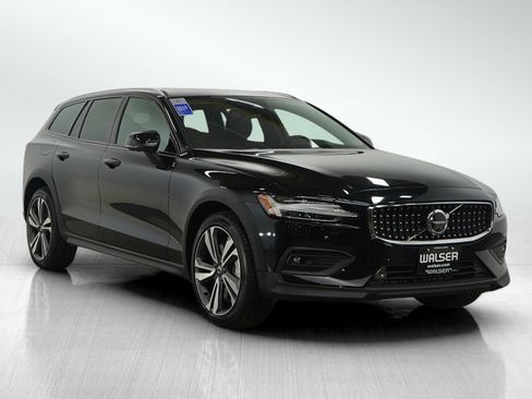 Used 2025 Volvo V60 B5 Cross Country Plus image 7