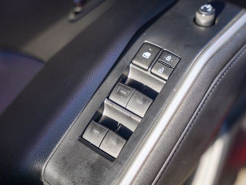 Certified 2023 Toyota Highlander LE image 18