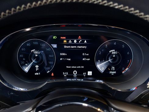 Used 2021 Bentley Bentayga w/ First Edition Specification image 8