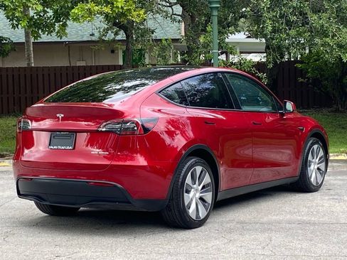 Used 2024 Tesla Model Y Long Range AWD/4WD image 11