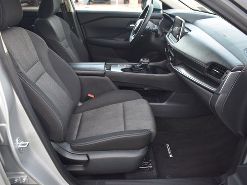 Used 2024 Nissan Rogue SV image 61