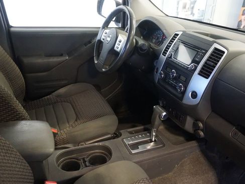 Used 2015 Nissan Frontier SV w/ SV Value Truck Package AWD/4WD image 10