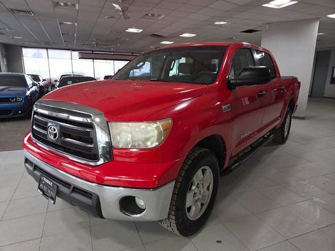 Used 2010 Toyota Tundra 4x4 CrewMax image 3