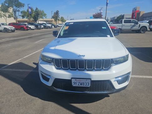 Used 2023 Jeep Grand Cherokee 4WD 4xe image 2