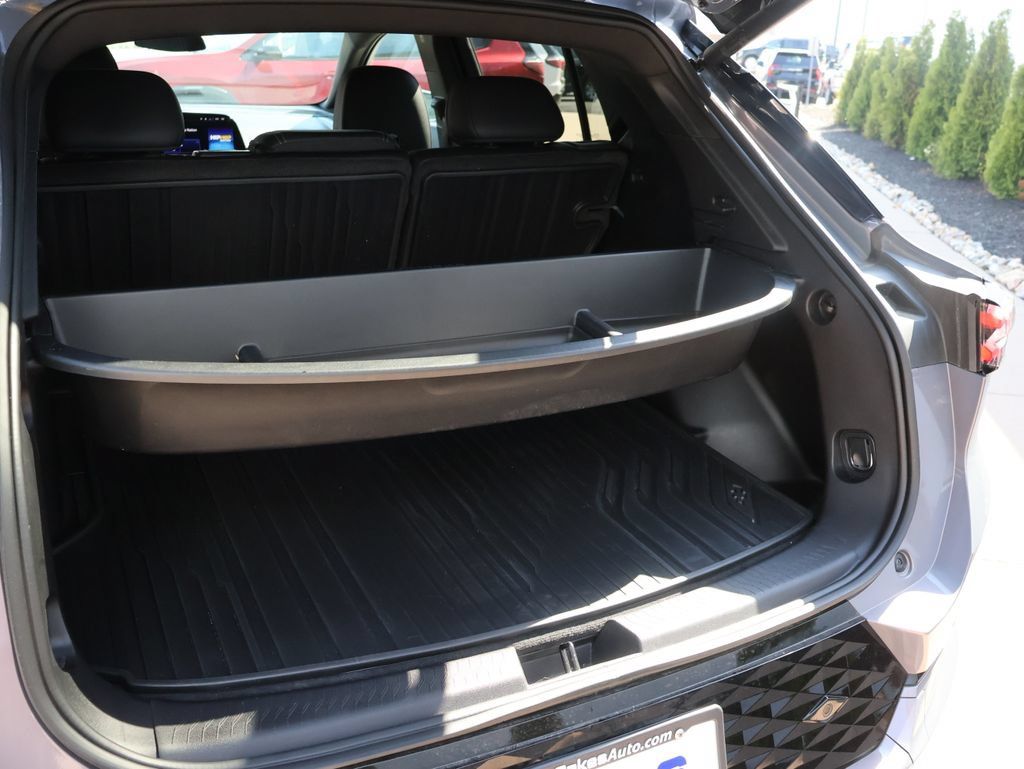 Certified 2024 Chevrolet Equinox EV RS FWD image 17