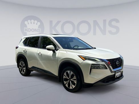 Used 2023 Nissan Rogue SV w/ SV Premium Package FWD image 2