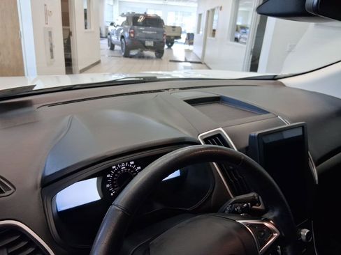 Used 2024 Ford Edge SEL image 2