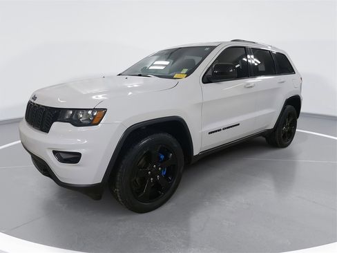 Used 2019 Jeep Grand Cherokee Laredo image 9