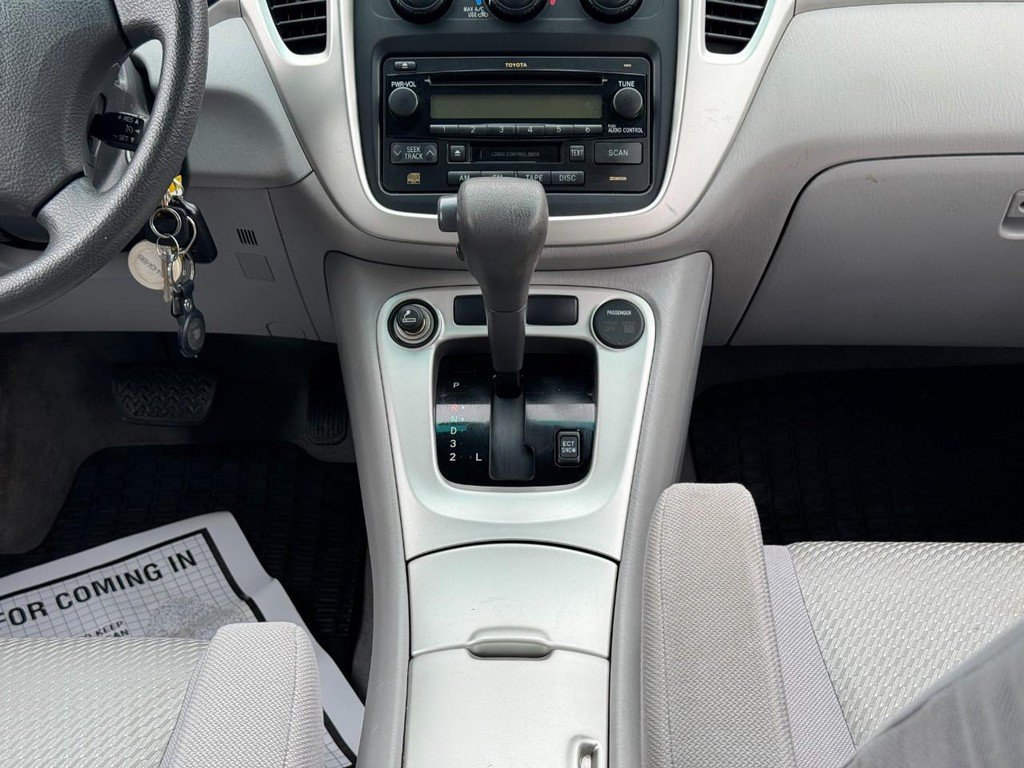 Used 2005 Toyota Highlander 4WD V6 w/ Towing Prep Pkg image 21