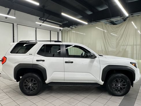 Used 2025 Toyota 4Runner SR5 AWD/4WD image 3