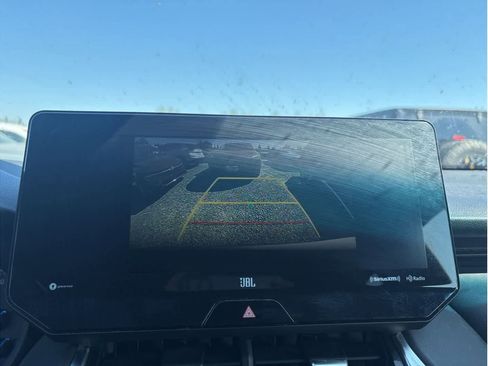 Used 2021 Toyota Venza XLE w/ Carpet Mat Package (TMS) image 17