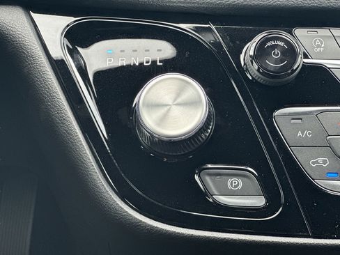 New 2027 Chrysler Pacifica Select FWD image 27