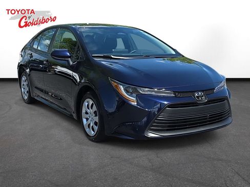Used 2025 Toyota Corolla LE image 3