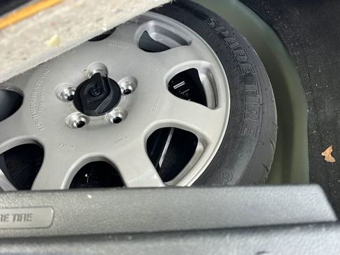 Used 2017 Ford Explorer XLT image 15