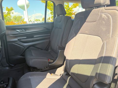 Used 2023 Jeep Grand Cherokee L Laredo AWD/4WD image 19