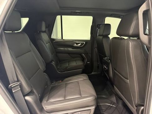 Used 2022 Chevrolet Tahoe Z71 w/ Luxury Package AWD/4WD image 13