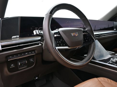 Used 2026 Cadillac Escalade Luxury w/ Touring Package AWD/4WD image 17