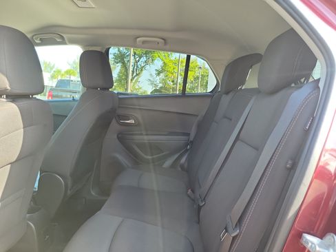 Used 2017 Chevrolet Trax LT FWD image 12