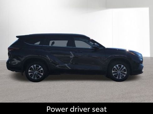 Certified 2025 Toyota Highlander XLE AWD/4WD image 4