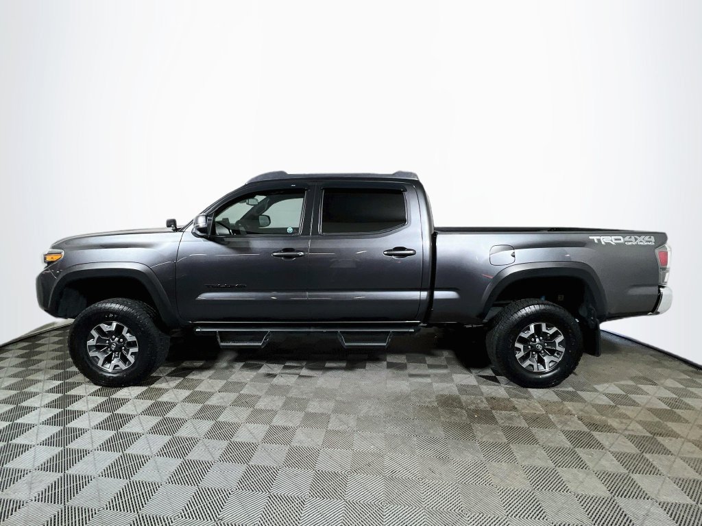 Certified 2022 Toyota Tacoma TRD Off-Road AWD/4WD image 4