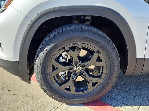 New 2026 Volkswagen Atlas Peak Edition AWD/4WD image 6
