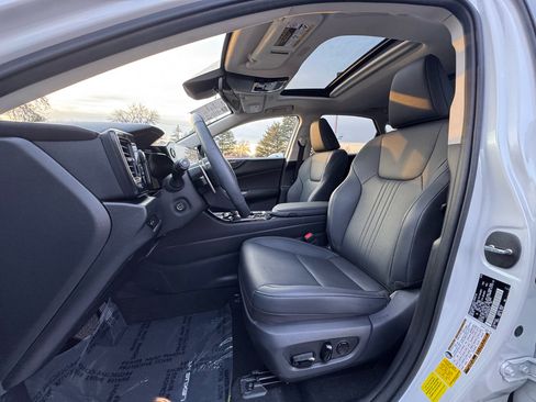 Used 2025 Lexus NX 350h AWD w/ Premium Package image 4