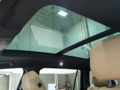 Used 2024 Volkswagen Tiguan SE w/ Panoramic Sunroof Package image 16