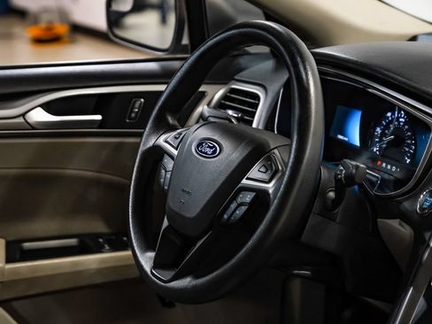 Used 2017 Ford Fusion SE FWD image 13