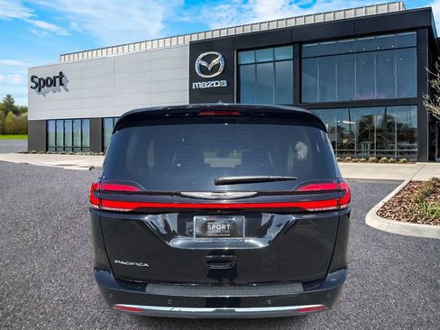 Used 2024 Chrysler Pacifica Touring-L image 4