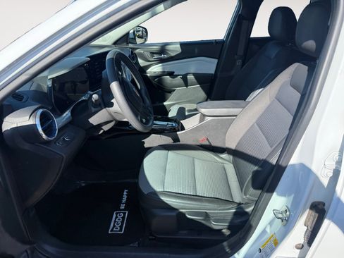 Used 2024 Chevrolet Trax LT FWD image 10