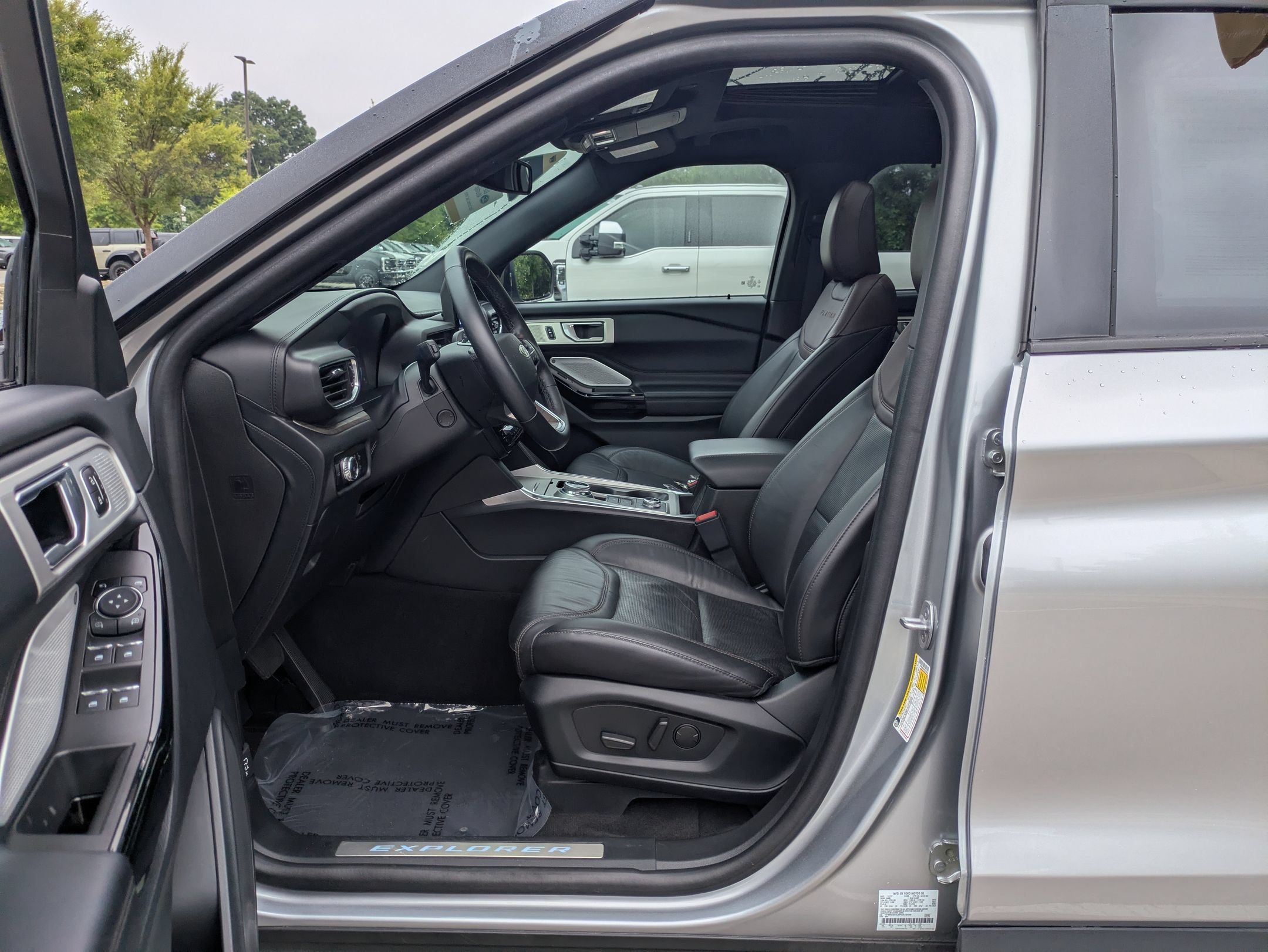 Certified 2023 Ford Explorer Platinum w/ Technology Package AWD/4WD image 12