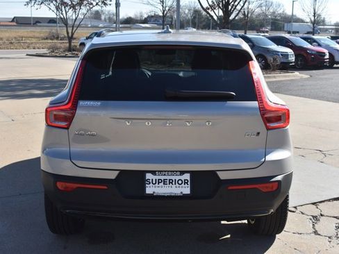 Used 2025 Volvo XC40 B5 Plus image 6