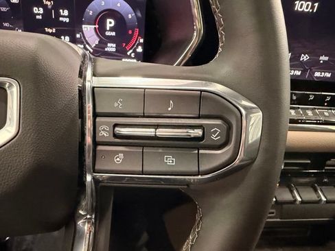 Used 2025 GMC Canyon Denali AWD/4WD image 33