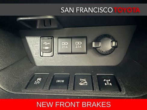 Used 2018 Toyota Highlander SE image 28