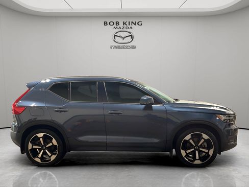 Used 2021 Volvo XC40 T5 Momentum w/ Premium Package AWD/4WD image 6