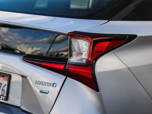 Certified 2020 Toyota Prius L Eco image 7