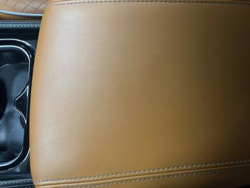 Used 2023 Chrysler Pacifica Pinnacle FWD image 21