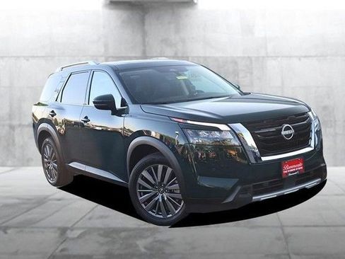 Certified 2025 Nissan Pathfinder SL w/ SL Premium Package AWD/4WD image 2