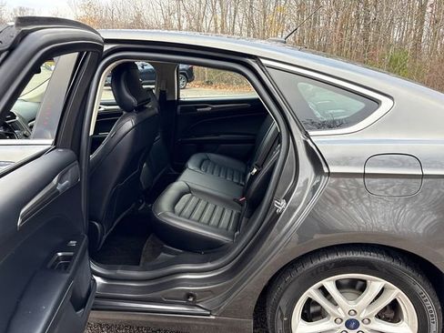 Used 2018 Ford Fusion SE image 16