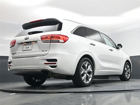Used 2016 Kia Sorento SX image 16
