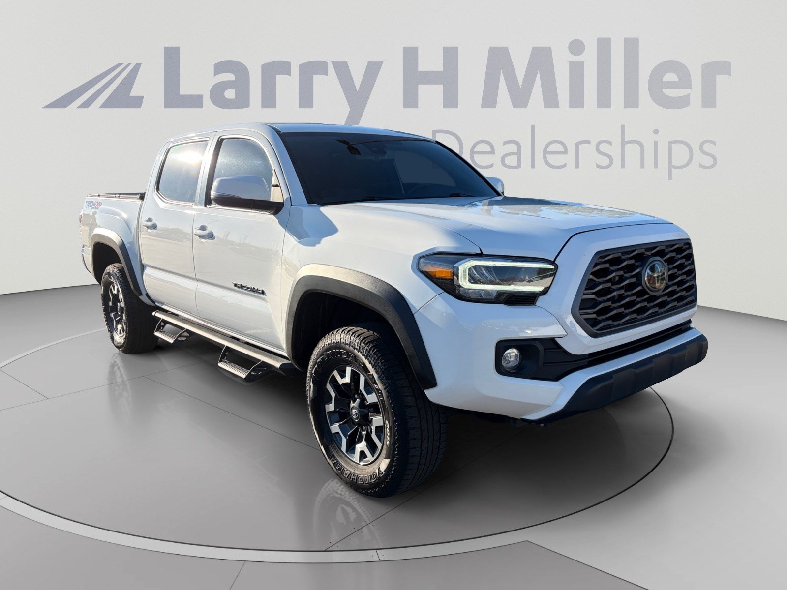 Certified 2023 Toyota Tacoma TRD Off-Road AWD/4WD image 7