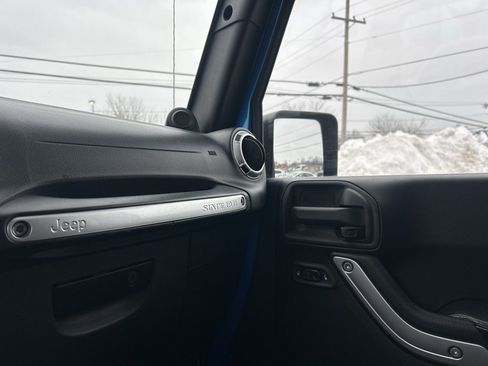 Used 2014 Jeep Wrangler Unlimited Freedom Edition image 20