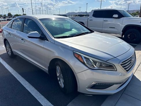 Used 2015 Hyundai Sonata SE FWD image 2