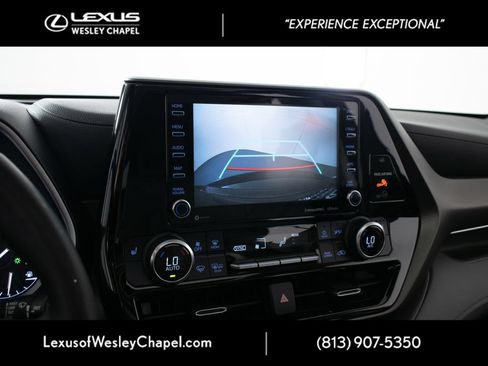 Used 2022 Toyota Highlander XLE AWD/4WD image 38